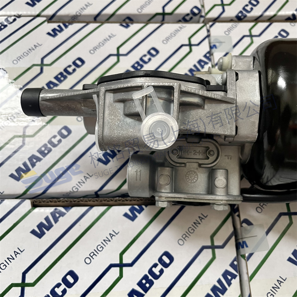 WABCO Clutch booster cylinder 9700 514 740